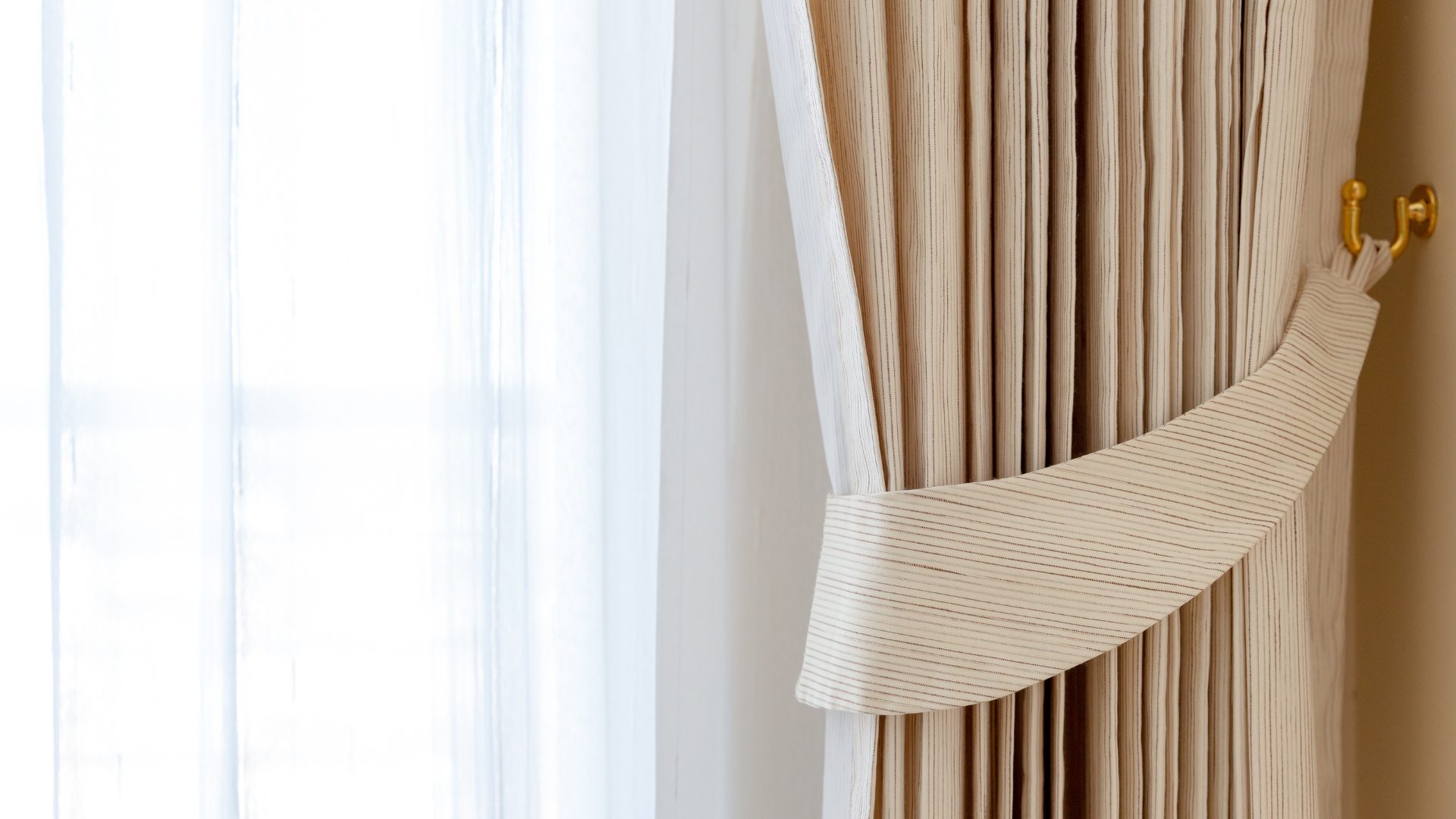 how to choose curtains for your living room